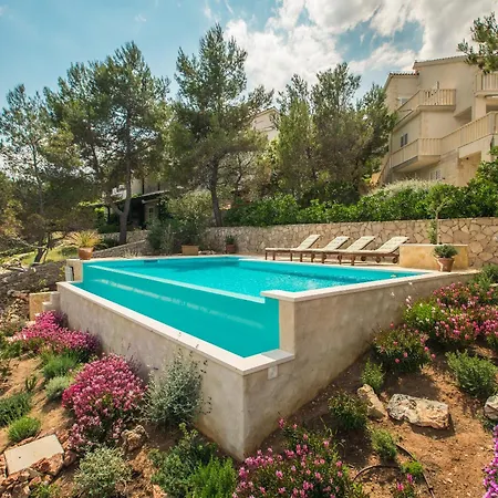 Villa Aqua
