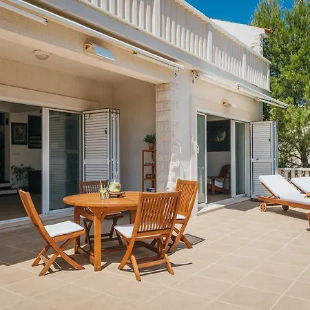 Aqua Villa