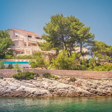 Villa Aqua