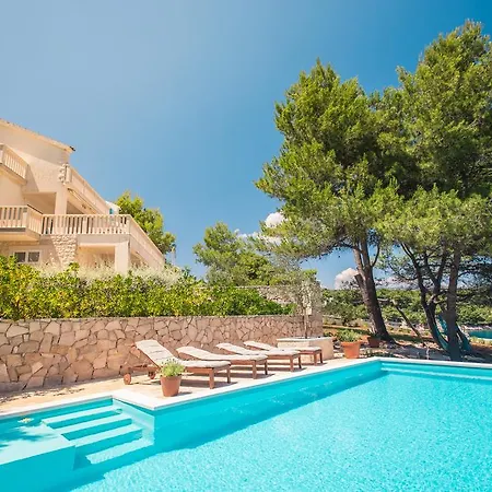 Villa Aqua